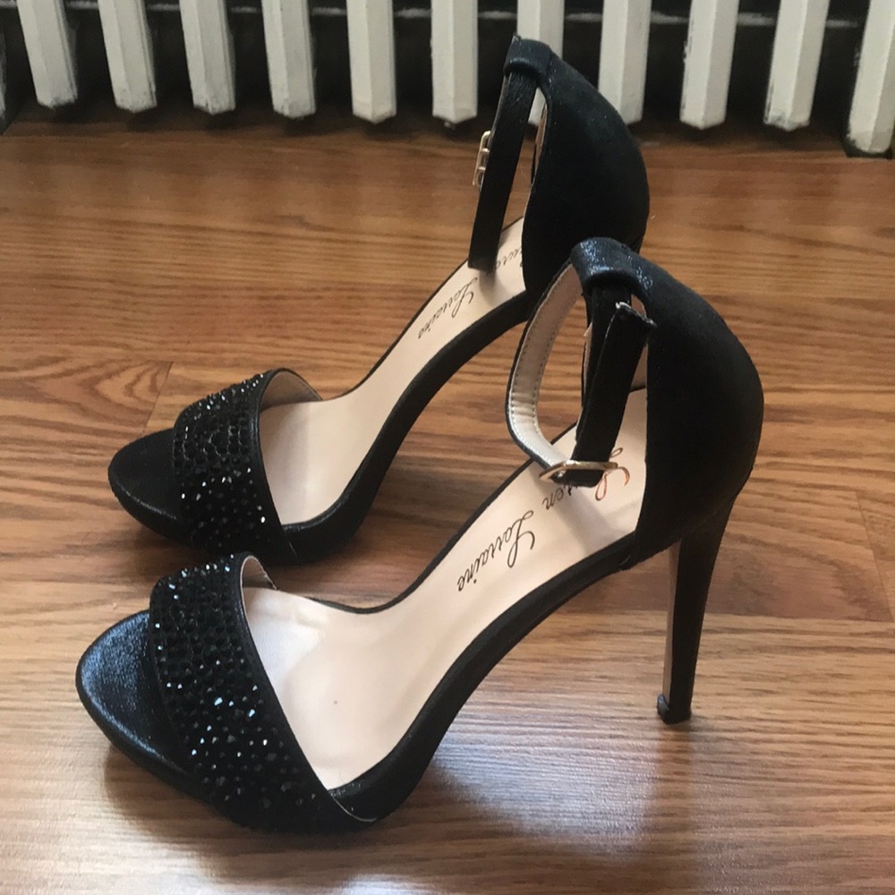 Shoe - Picture 3 of 6